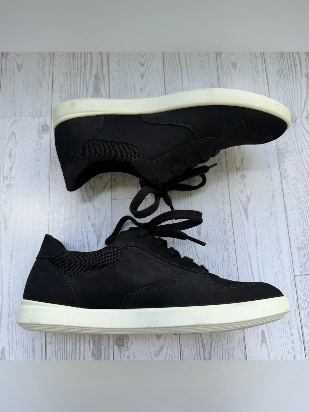 ECCO Soft Leather Low Top Sneakers Black Shoes | Women's 36 / 5-5.5